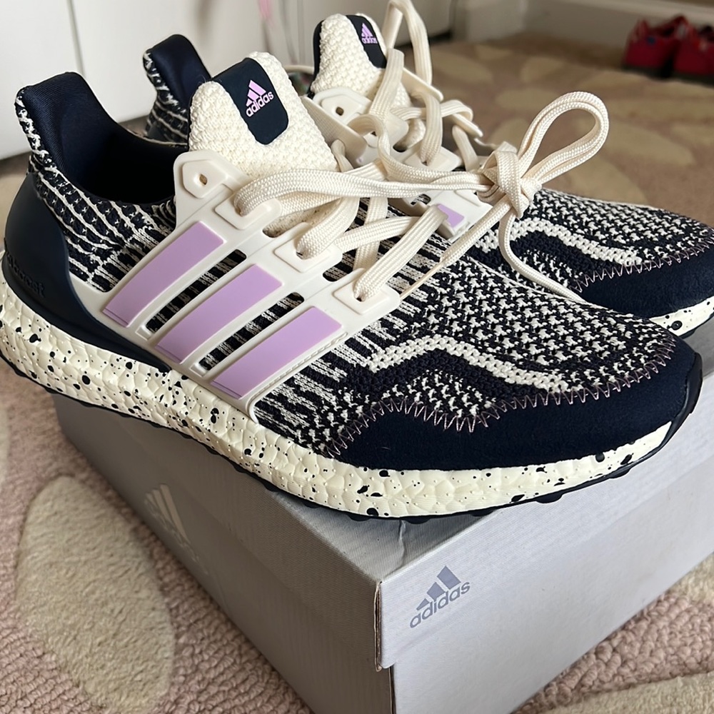 Adidas Ultraboost 5.0 DNA size 8